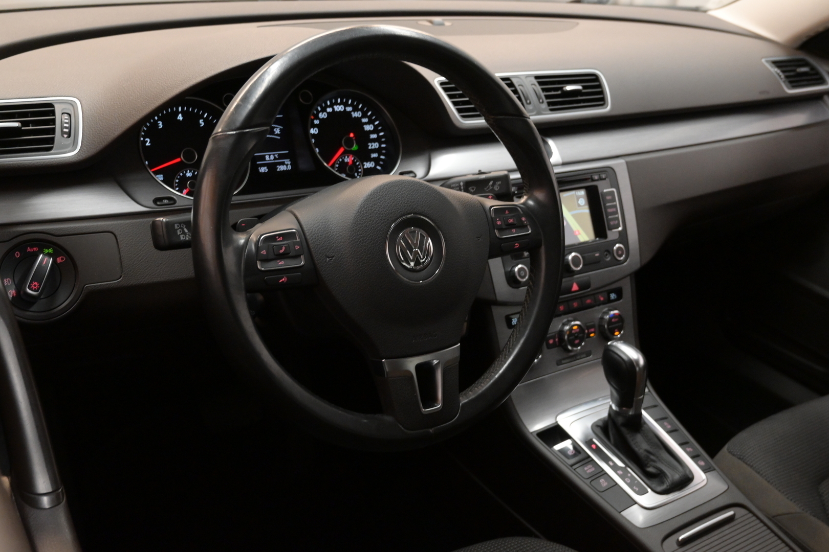 VOLKSWAGEN Passat 2012