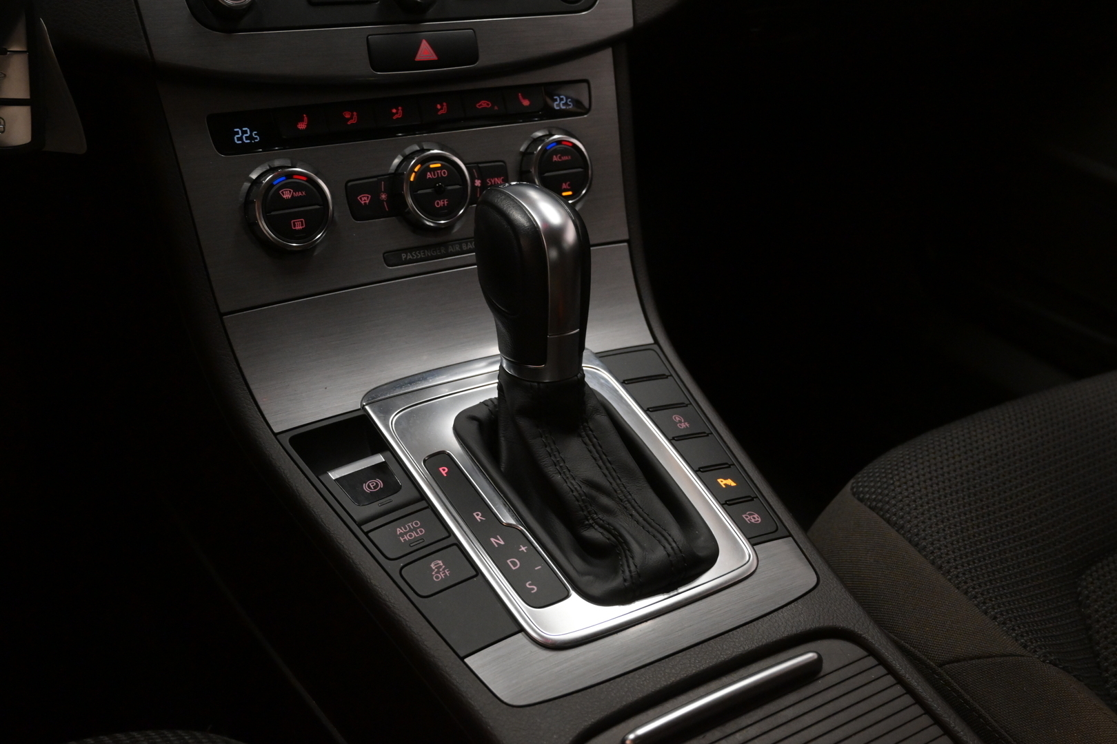 VOLKSWAGEN Passat 2012