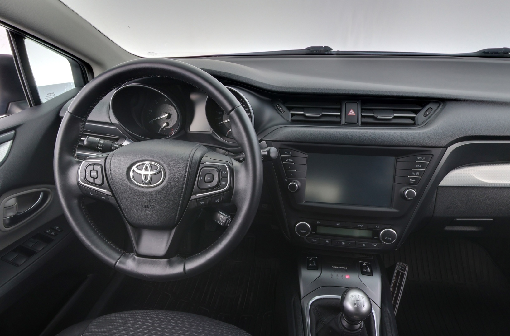 TOYOTA Avensis 2016