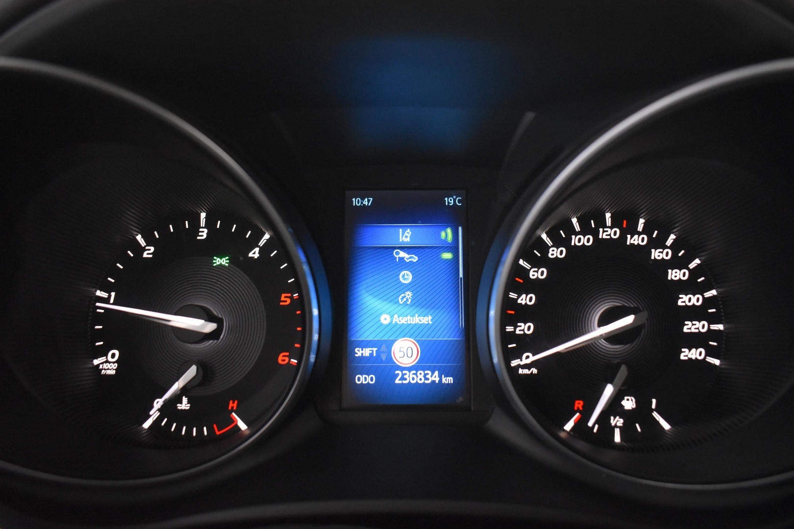 TOYOTA Avensis 2016