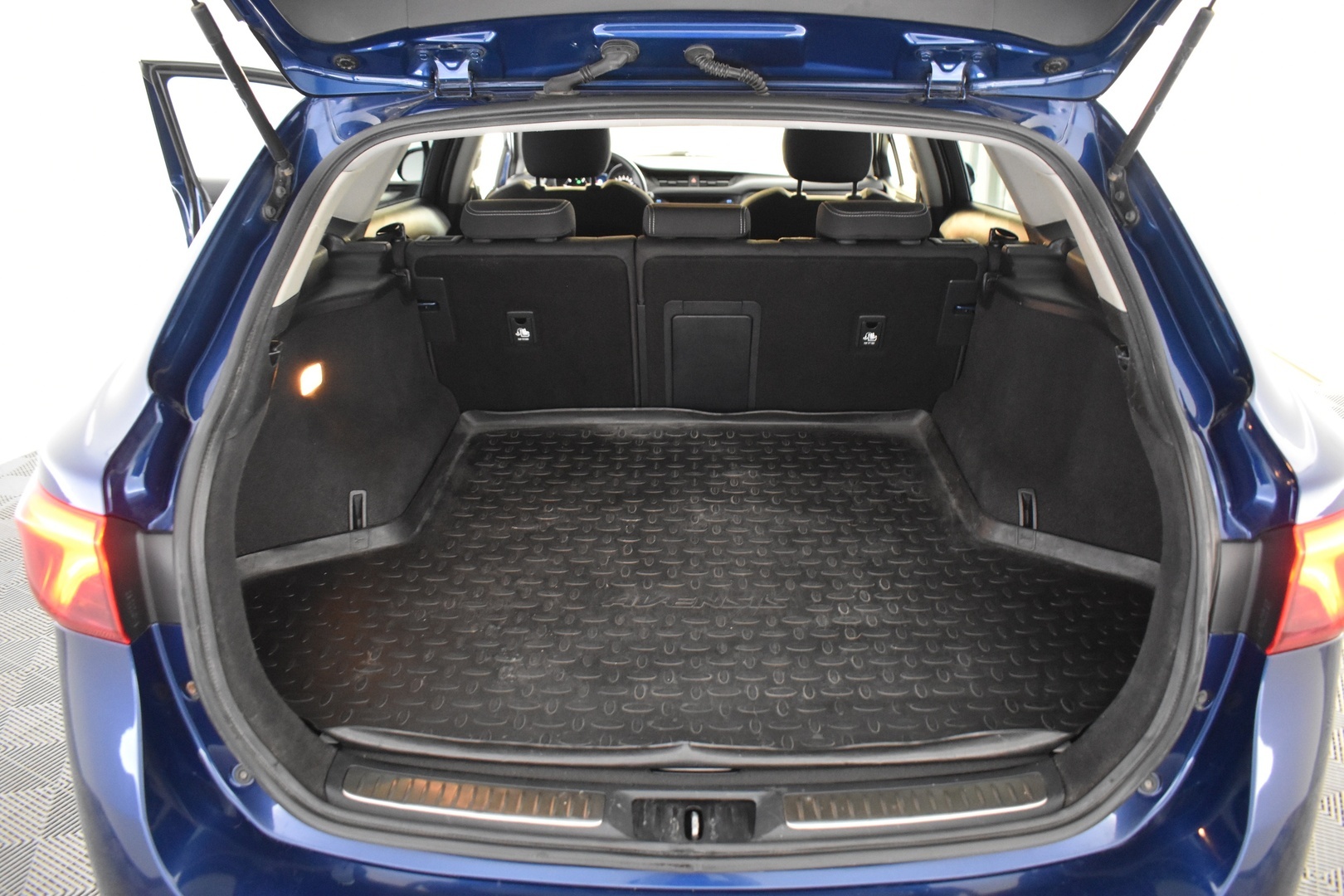 TOYOTA Avensis 2016