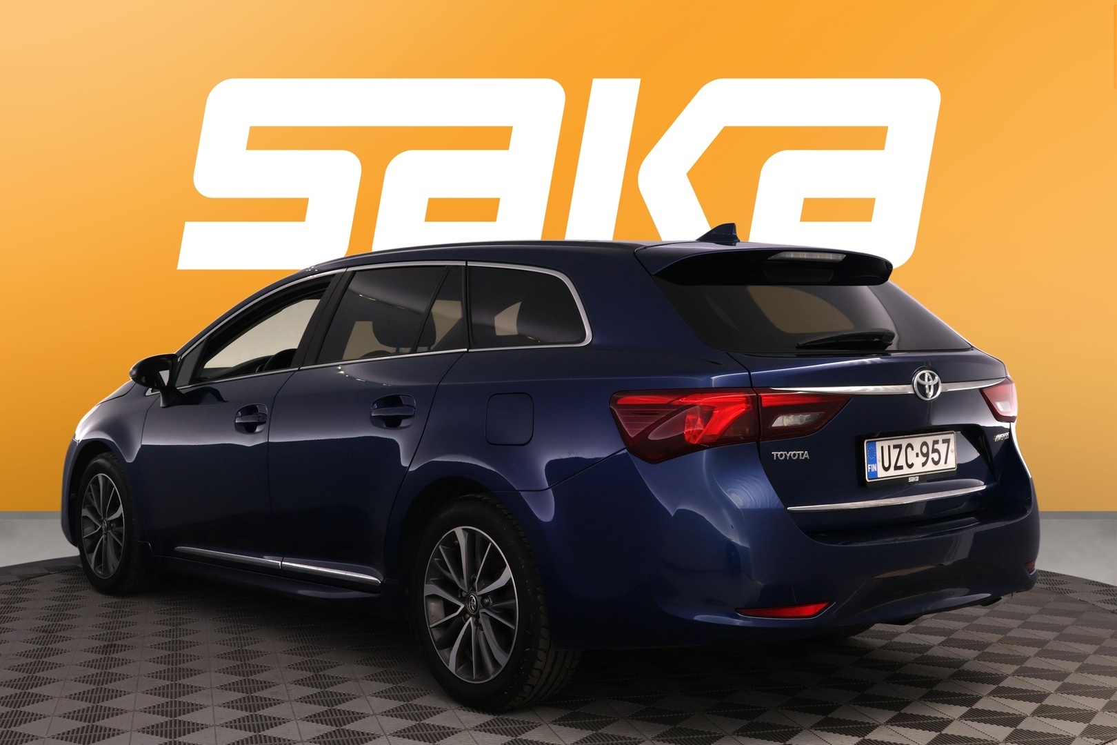 TOYOTA Avensis 2016