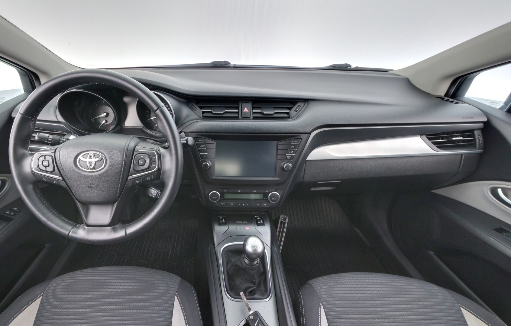 TOYOTA Avensis 2016