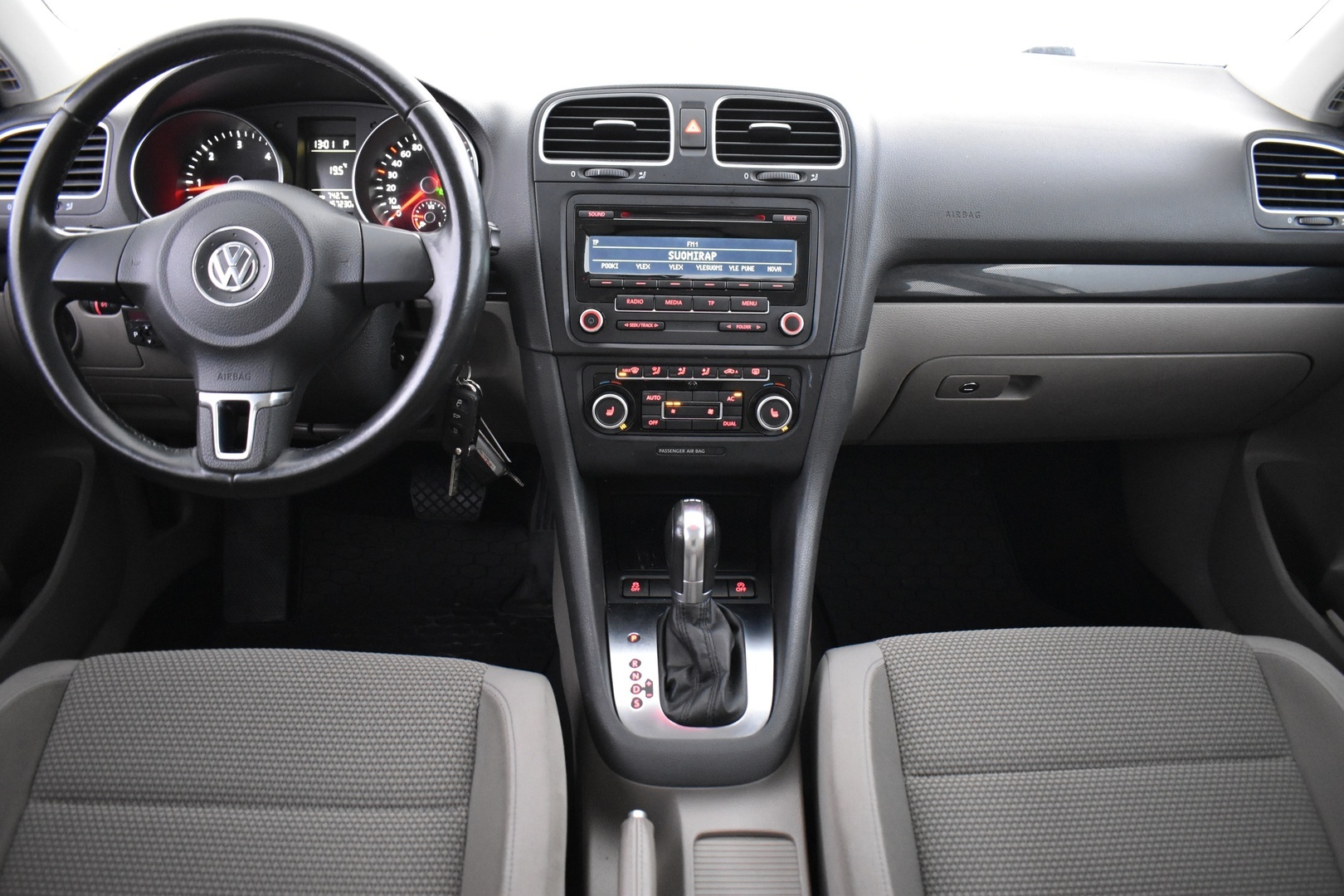 VOLKSWAGEN Golf 2012