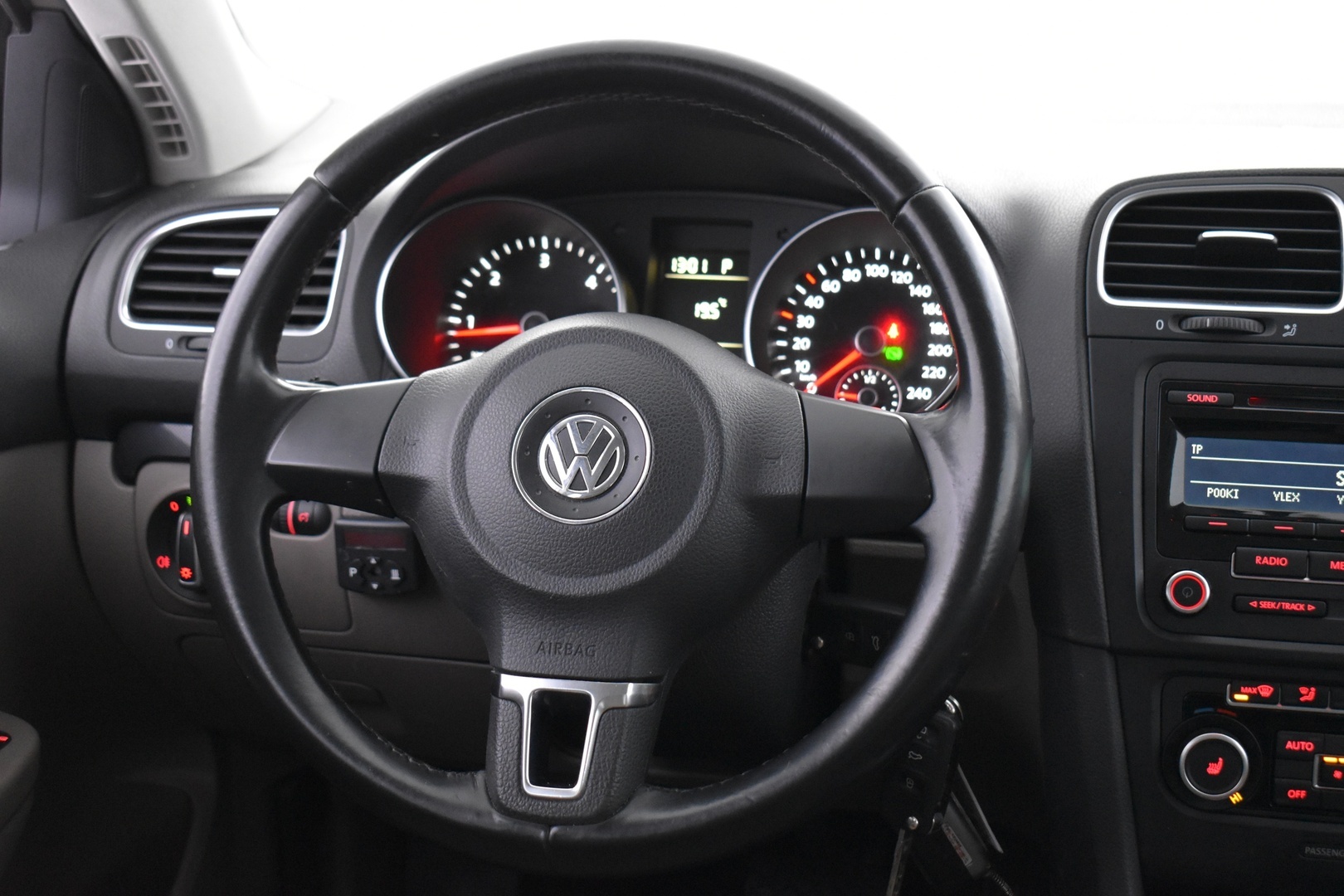 VOLKSWAGEN Golf 2012