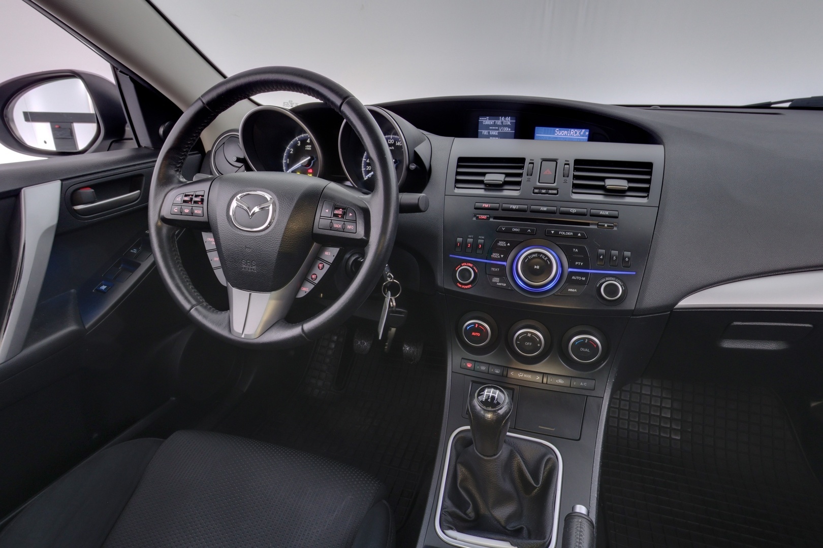 MAZDA 3 2012