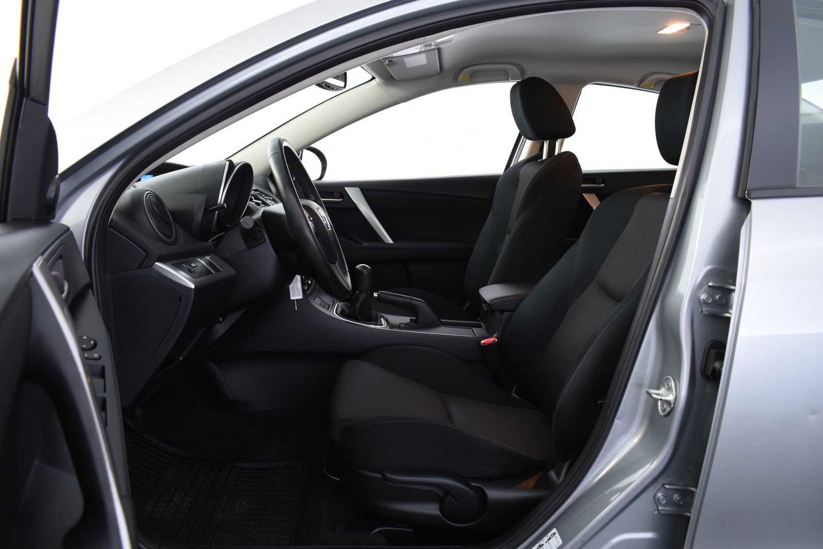 MAZDA 3 2012
