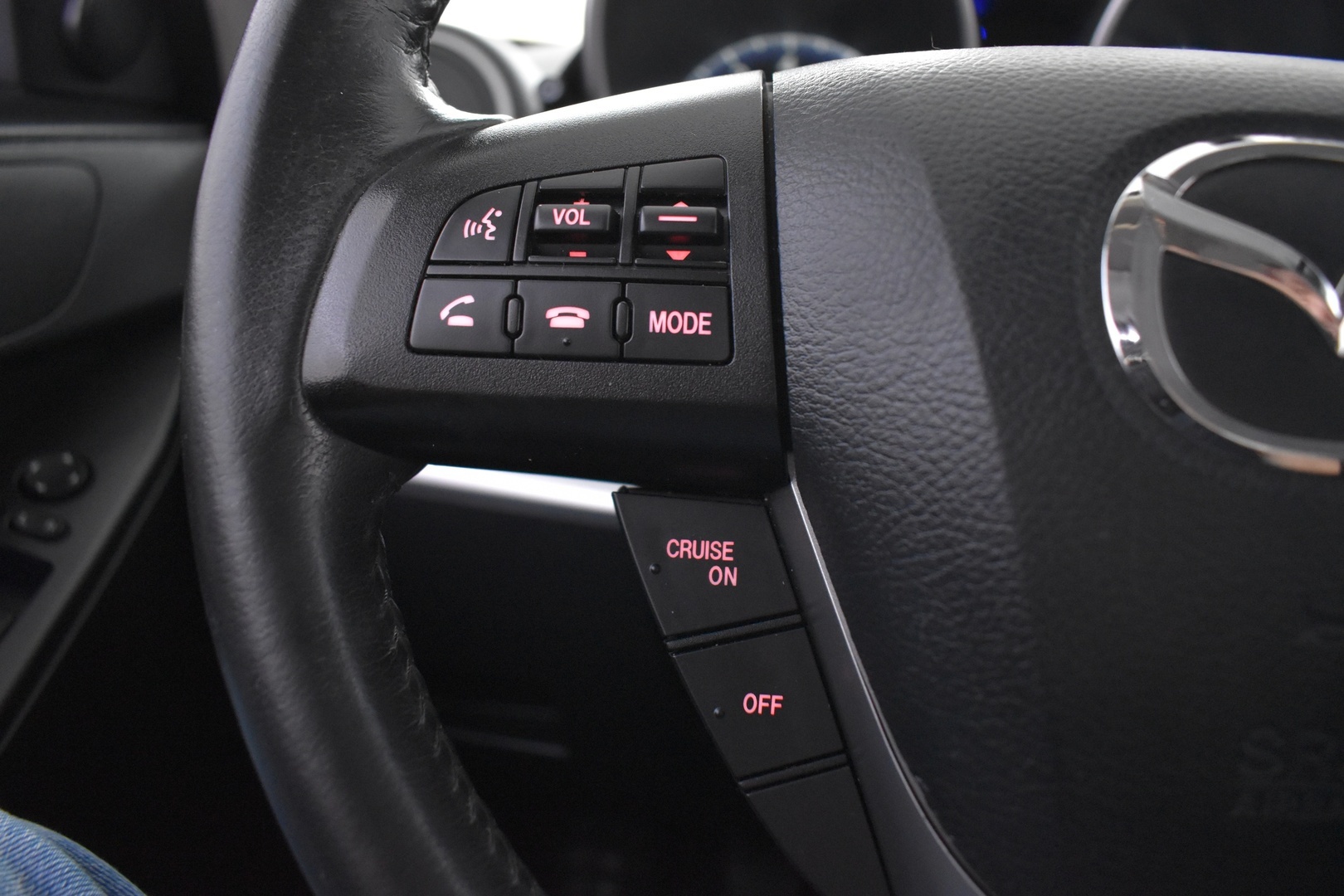 MAZDA 3 2012