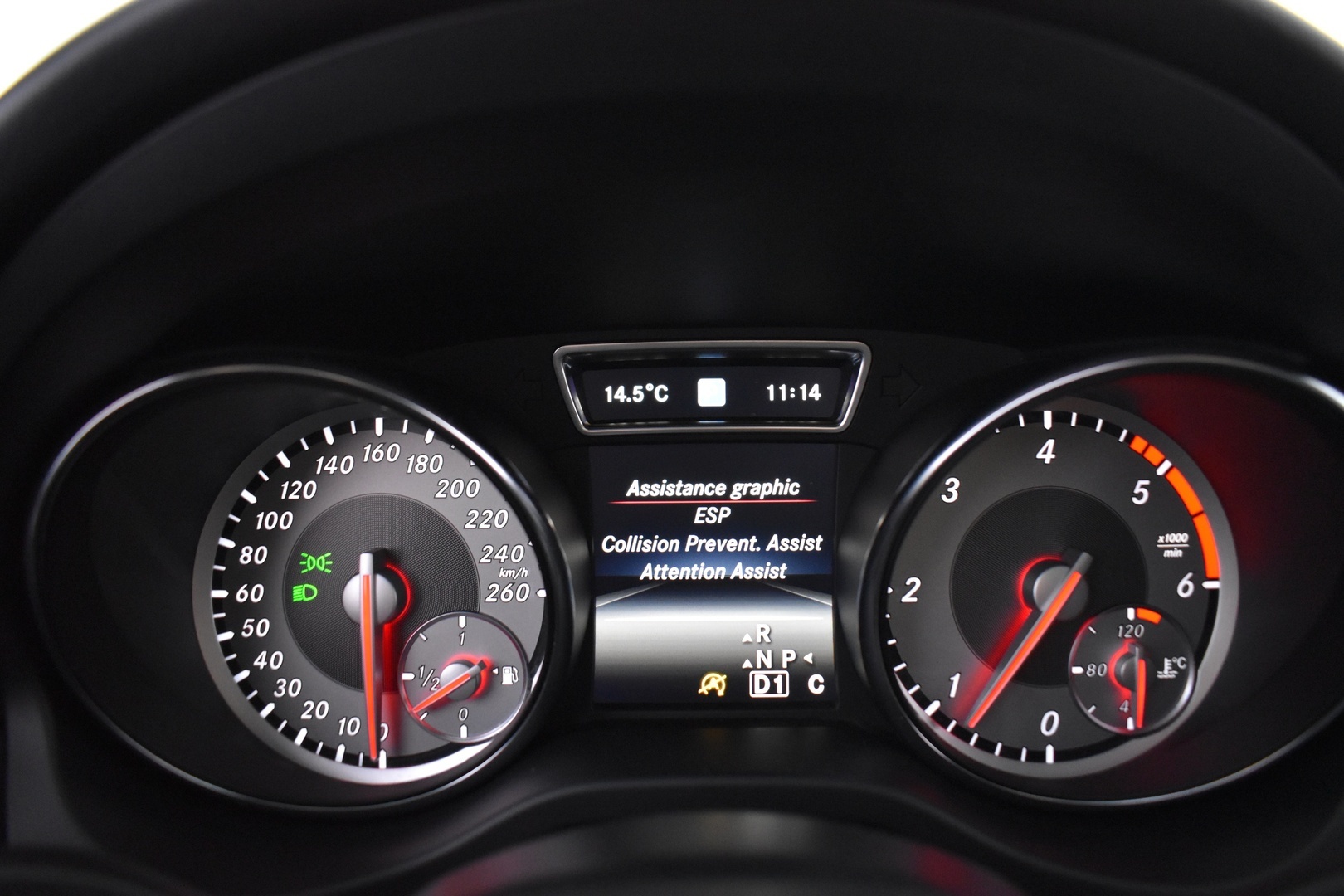 MERCEDES-BENZ CLA 2016