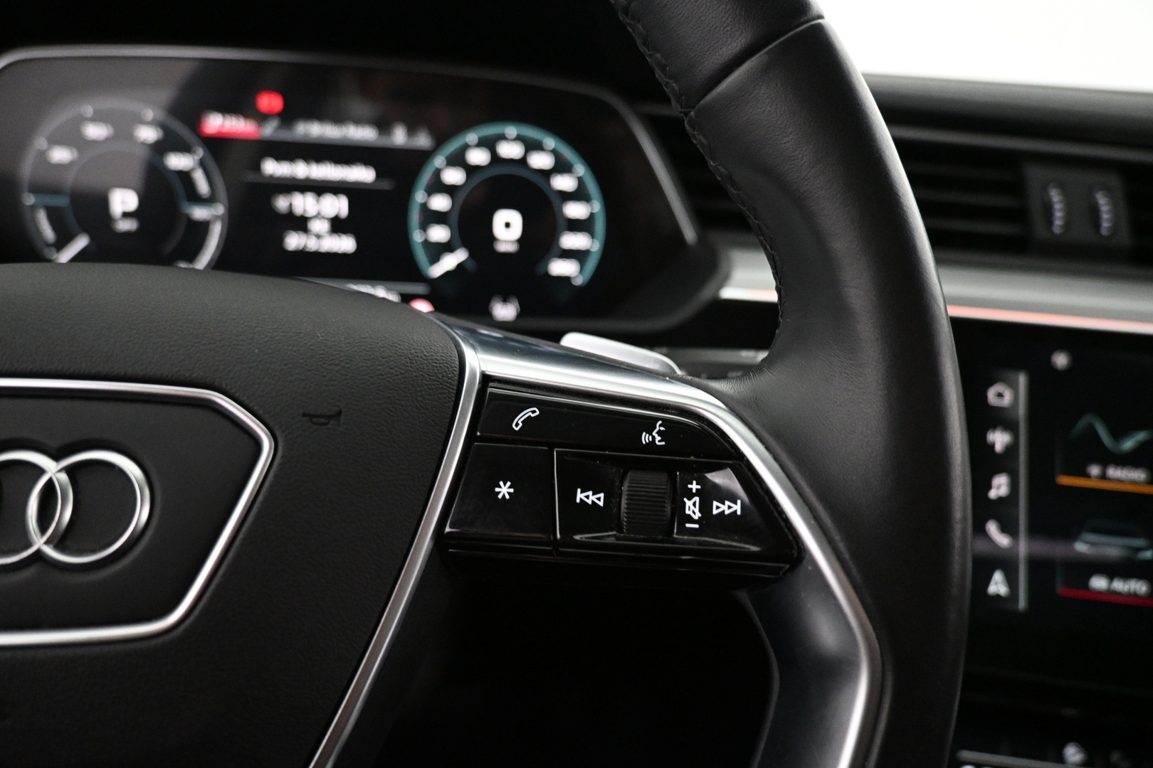 AUDI e-tron 2023