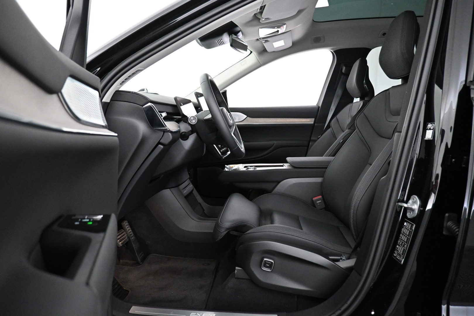 VOLVO EX90 2025