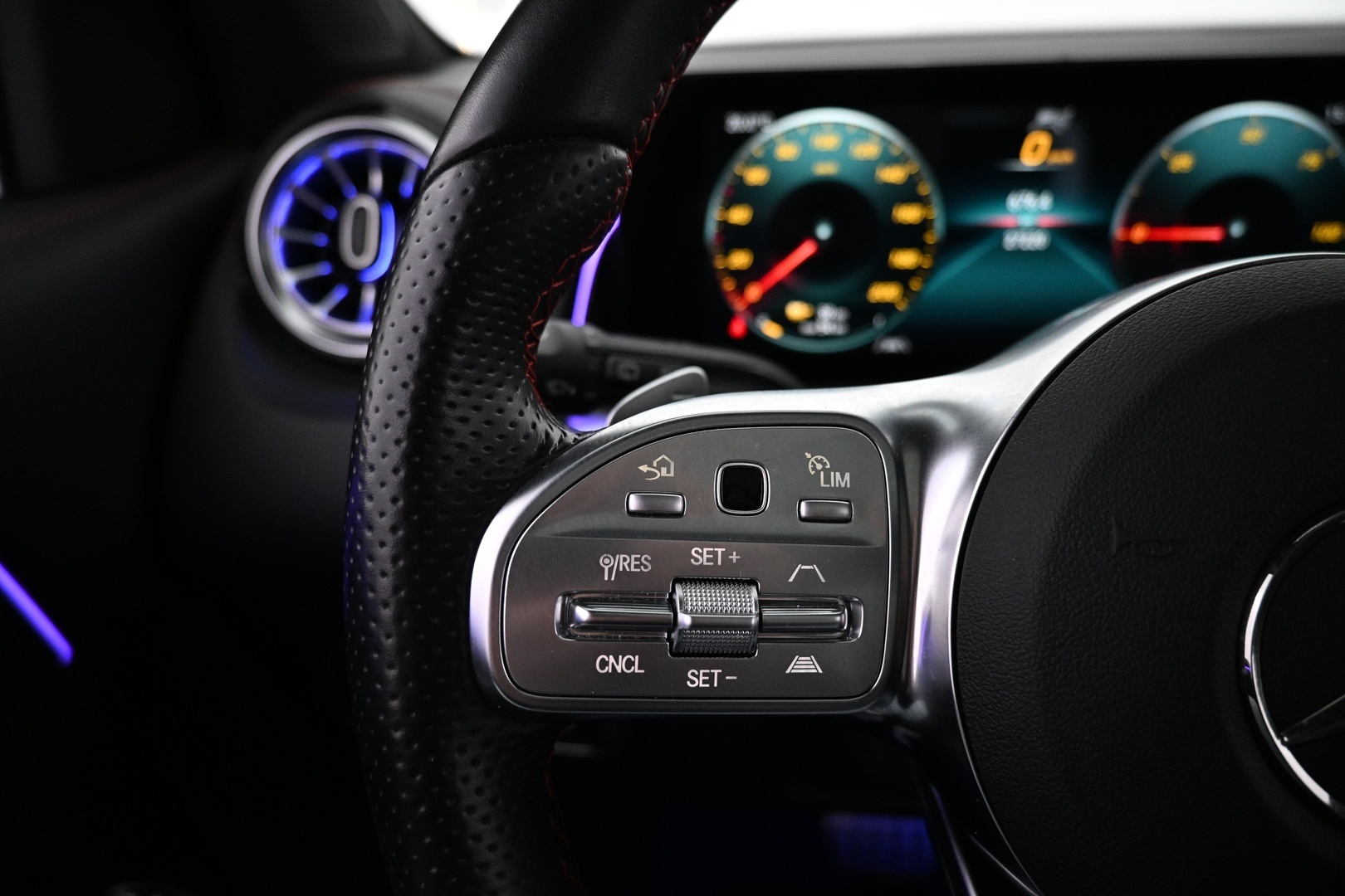 MERCEDES-BENZ EQB 2022