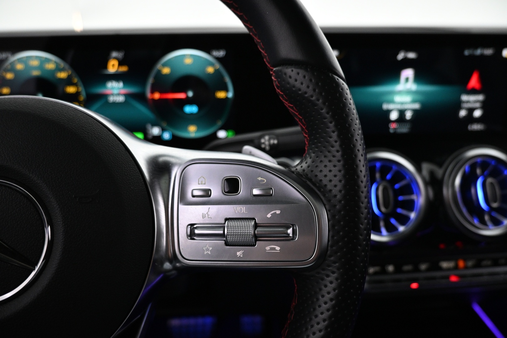 MERCEDES-BENZ EQB 2022