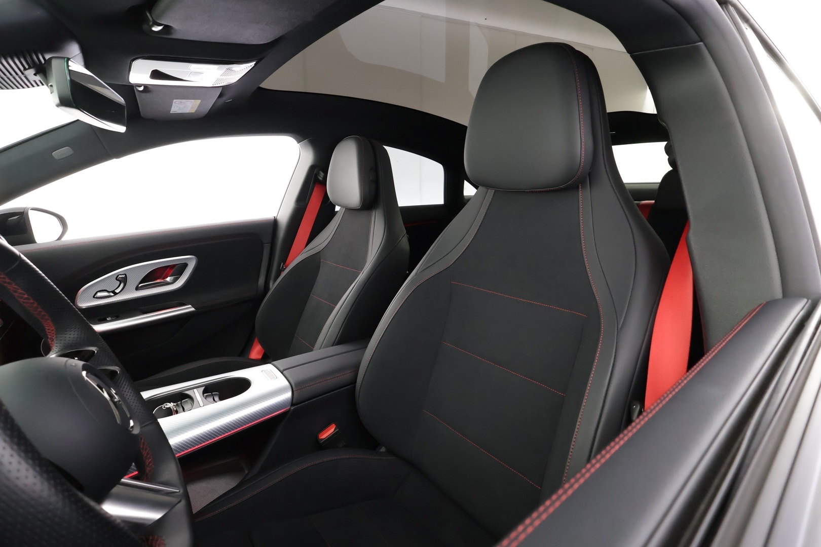 MERCEDES-BENZ CLA 2025