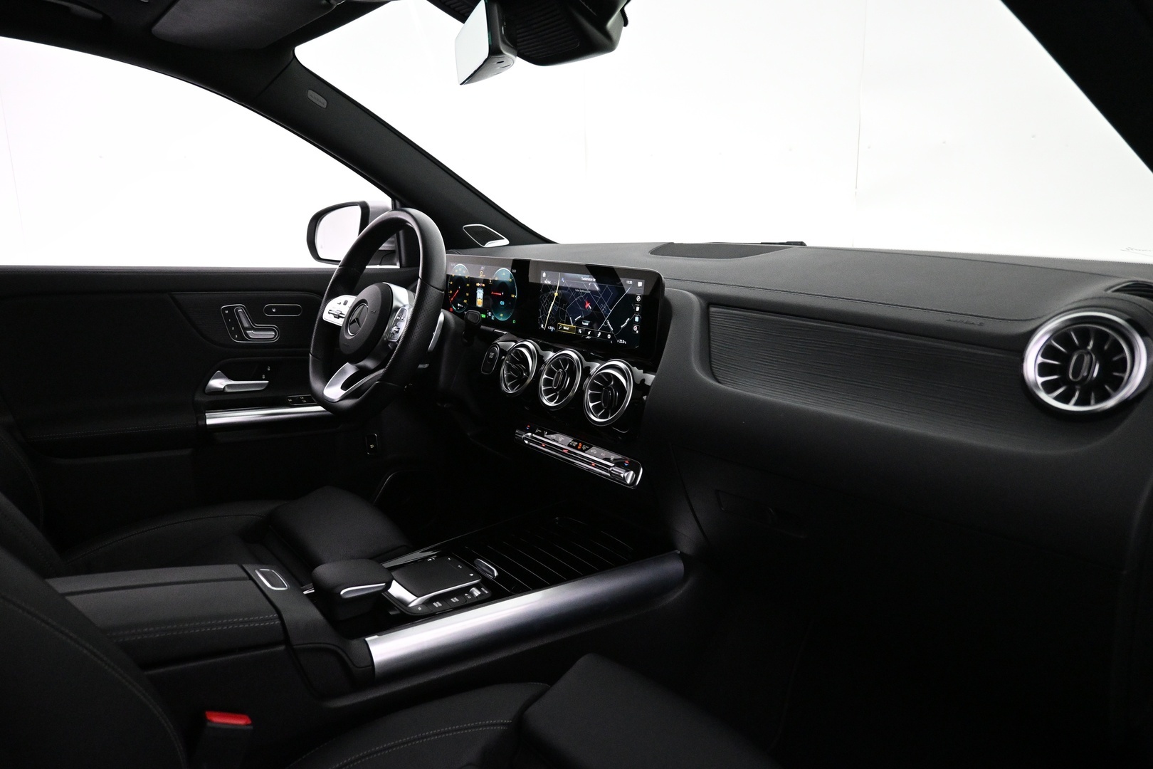 MERCEDES-BENZ EQA 2021