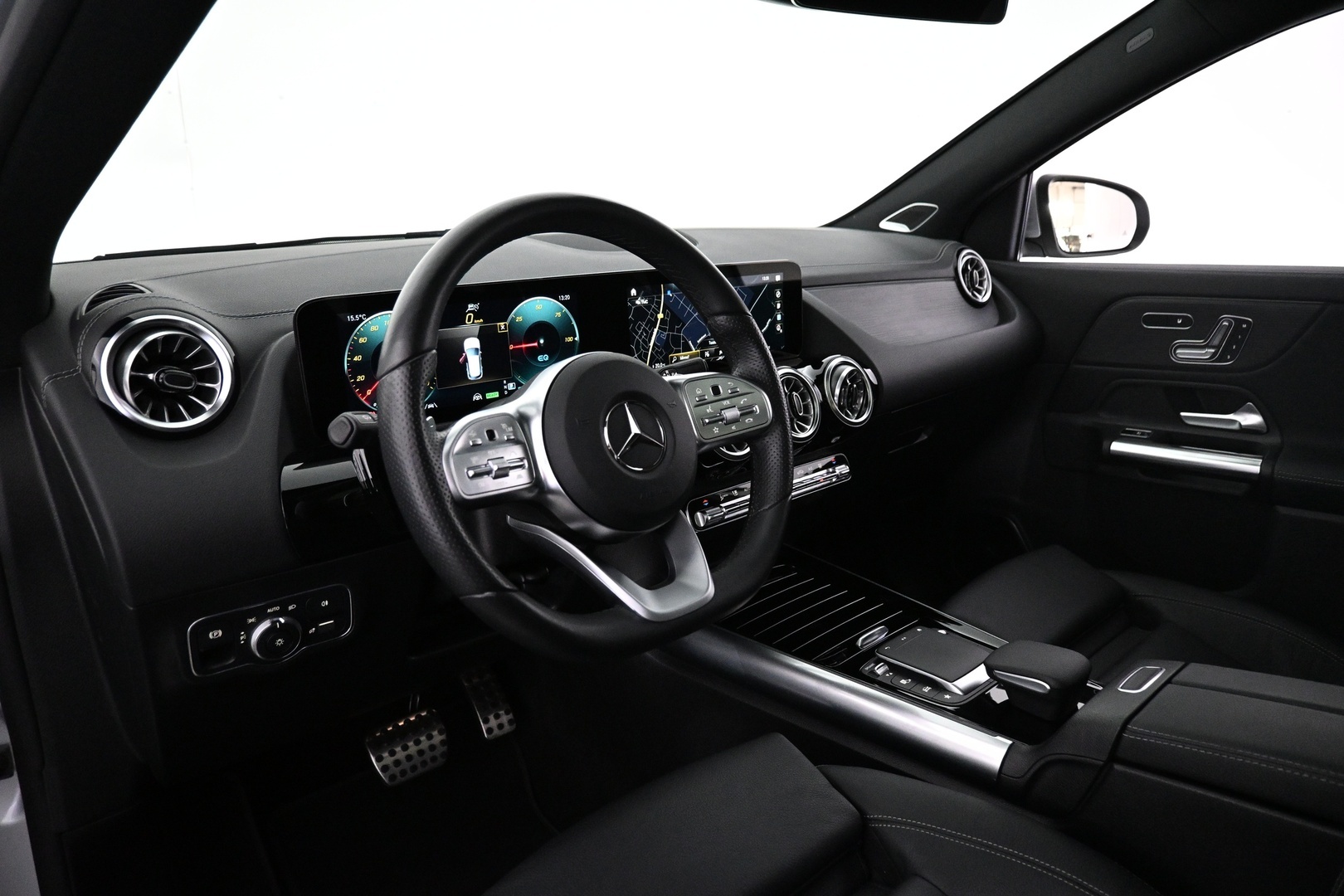 MERCEDES-BENZ EQA 2021