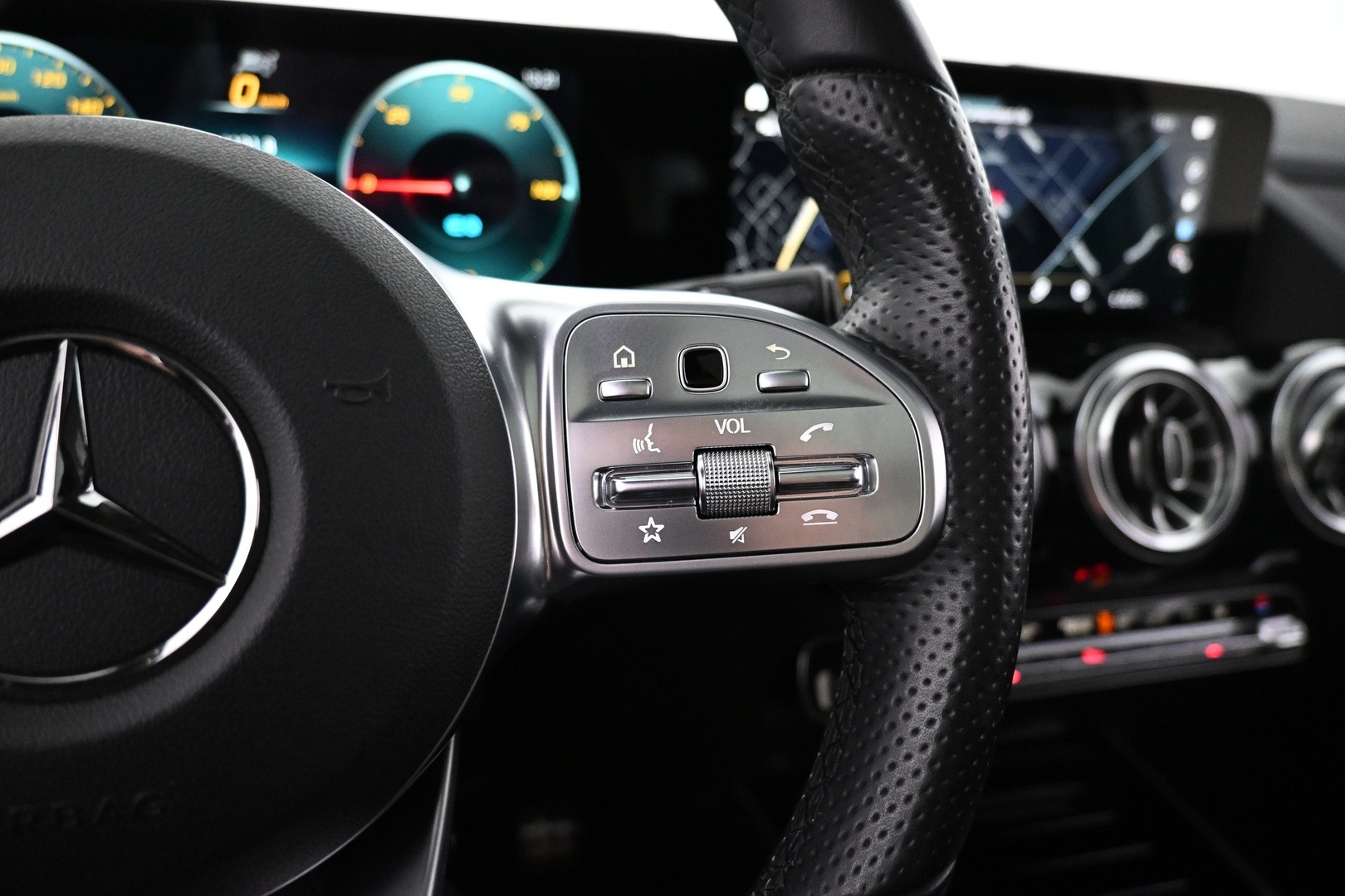 MERCEDES-BENZ EQA 2021