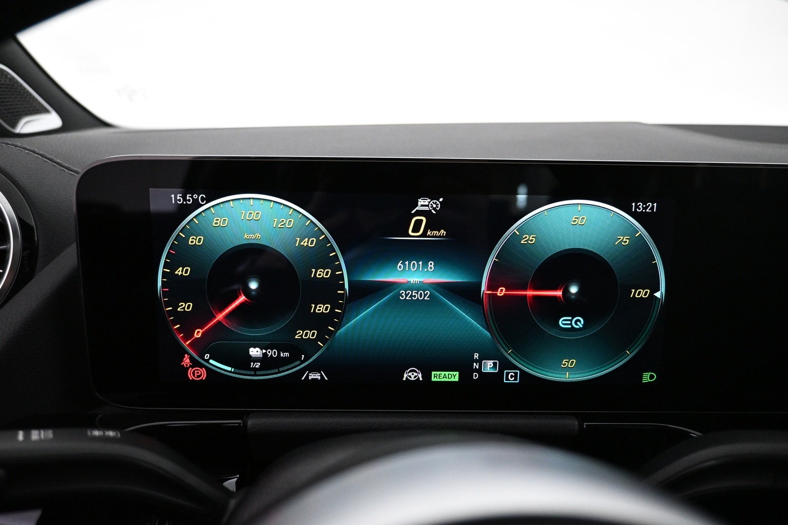 MERCEDES-BENZ EQA 2021