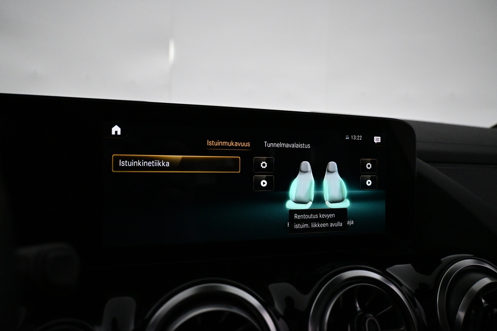 MERCEDES-BENZ EQA 2021
