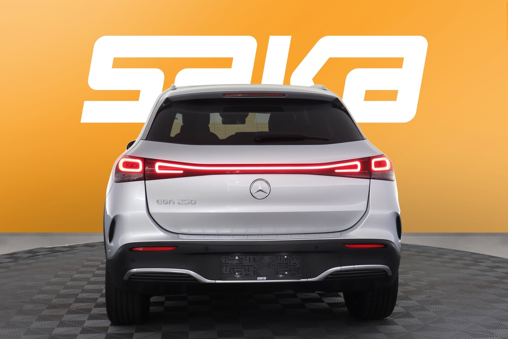 MERCEDES-BENZ EQA 2021