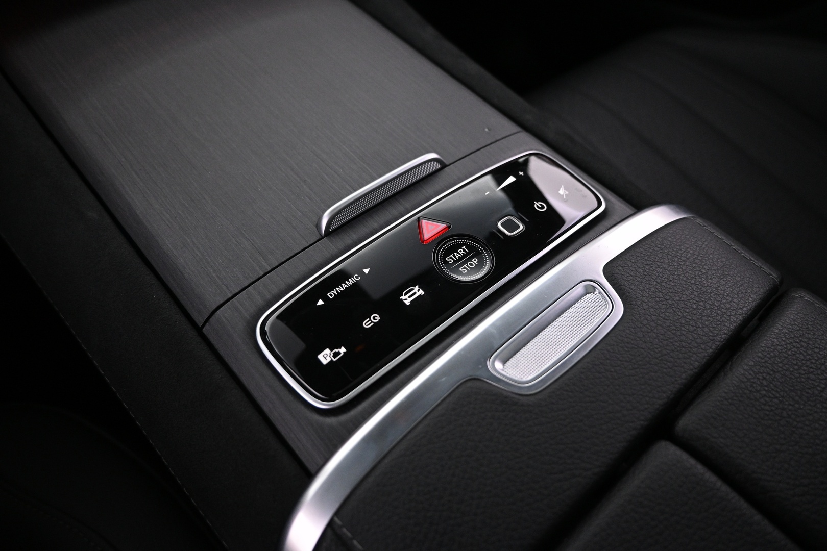 MERCEDES-BENZ EQE SUV 2023