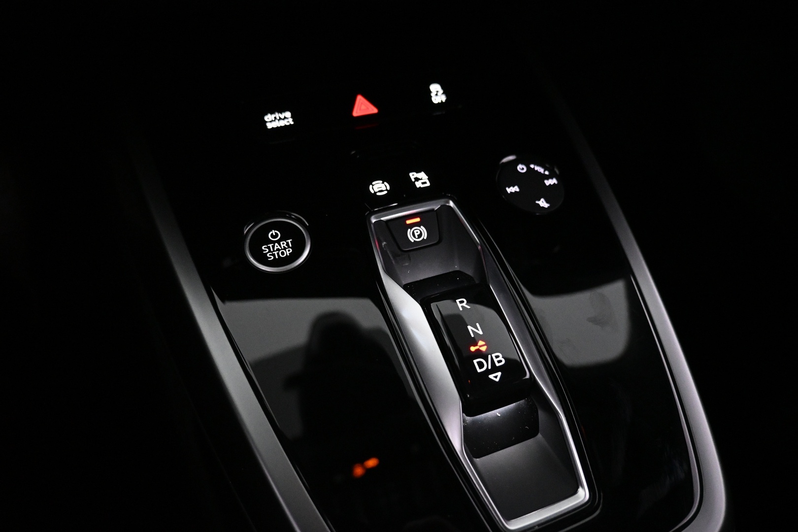 AUDI Q4 e-tron 2025
