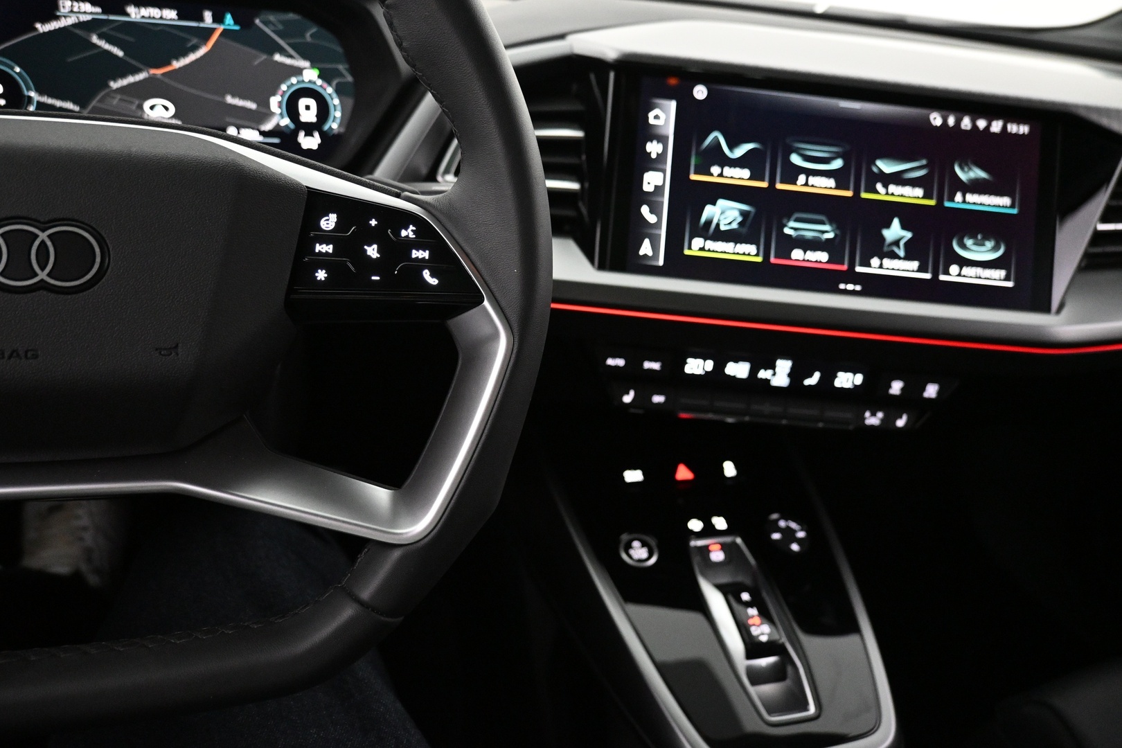 AUDI Q4 e-tron 2025