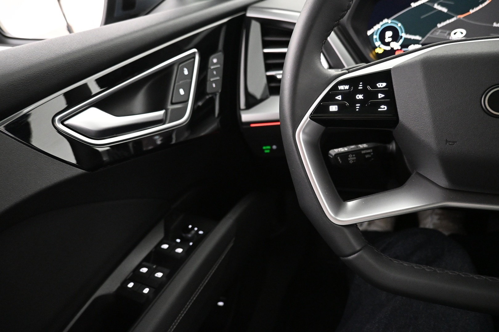 AUDI Q4 e-tron 2025