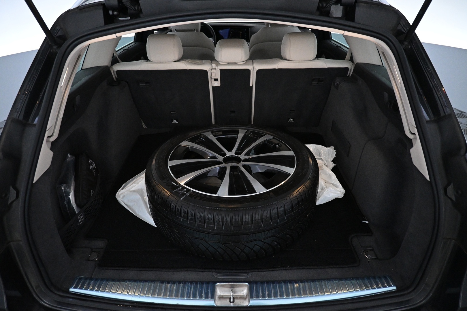 MERCEDES-BENZ E 2022