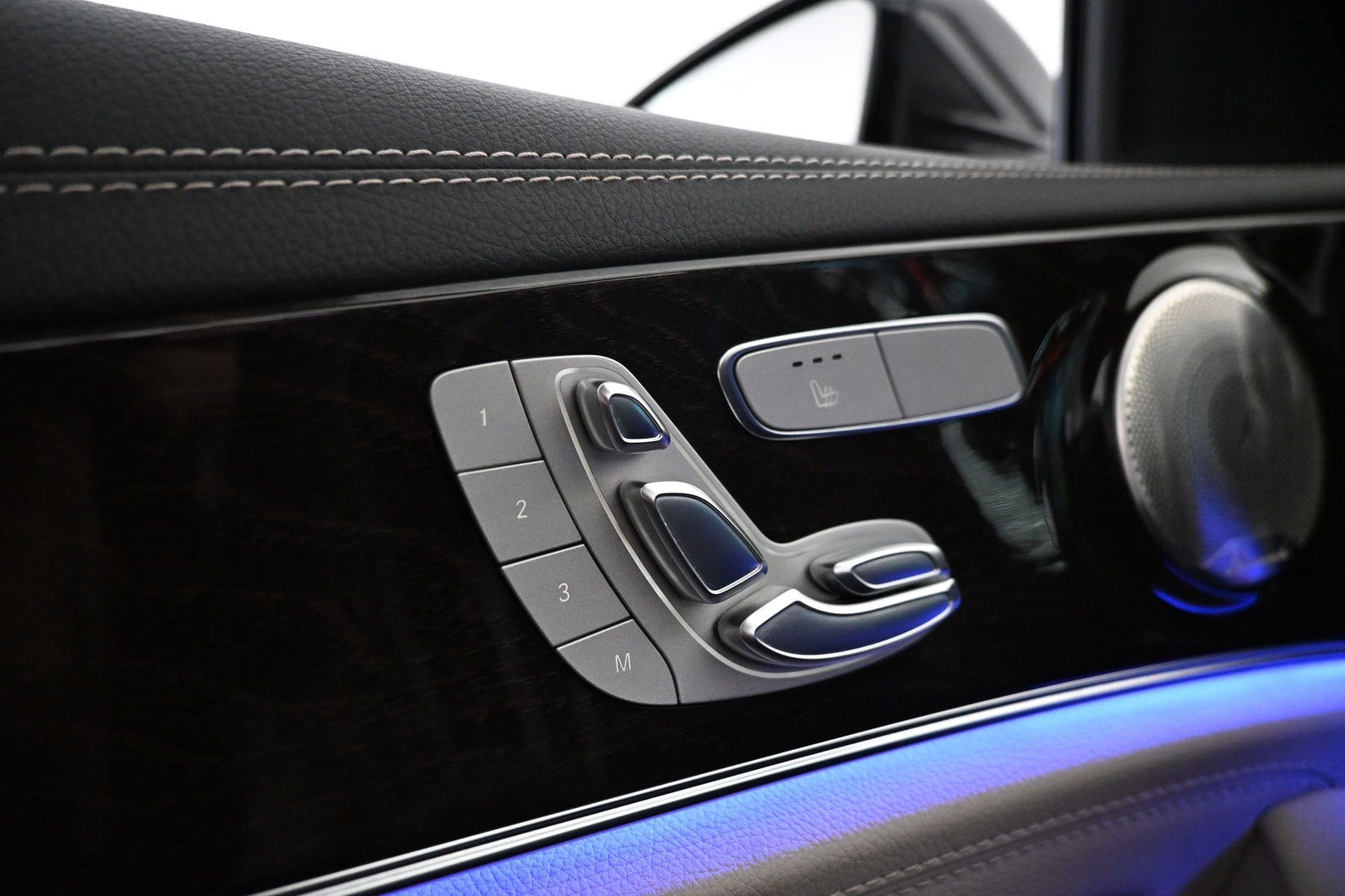 MERCEDES-BENZ E 2022