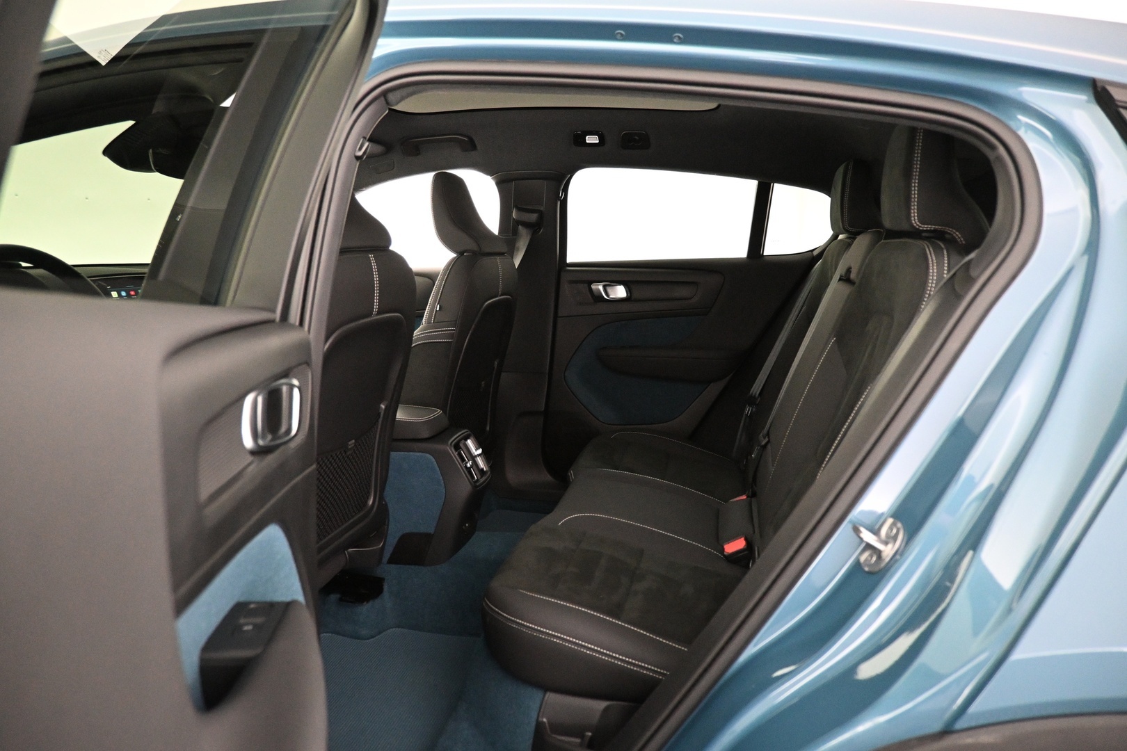 VOLVO C40 2023