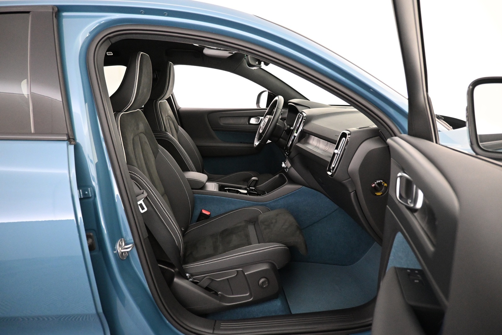 VOLVO C40 2023