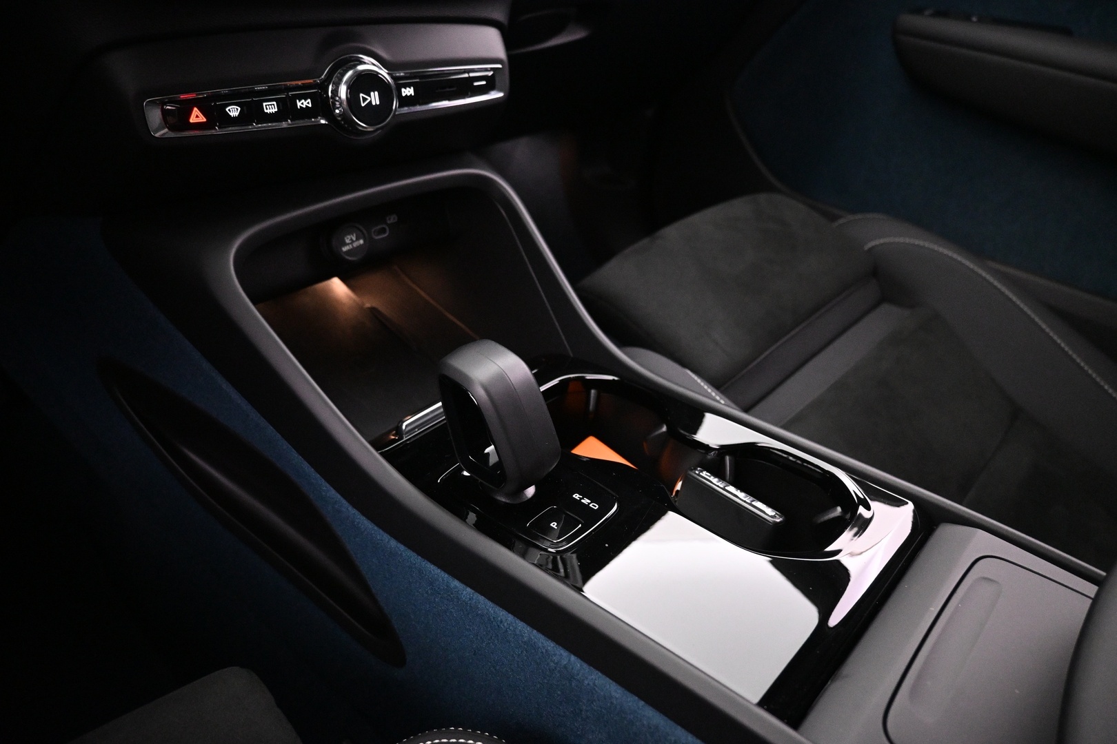 VOLVO C40 2023
