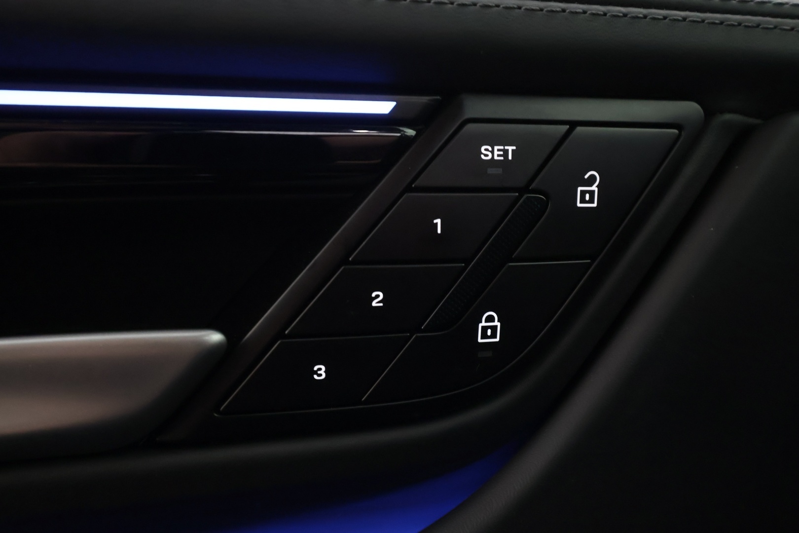 PORSCHE Macan 2025