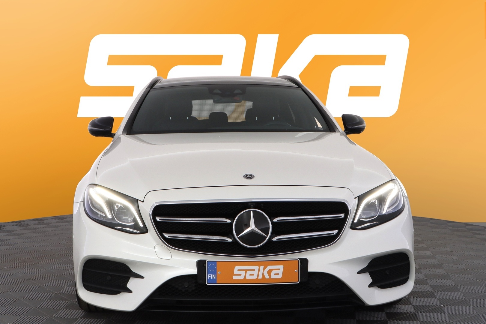 MERCEDES-BENZ E 2019