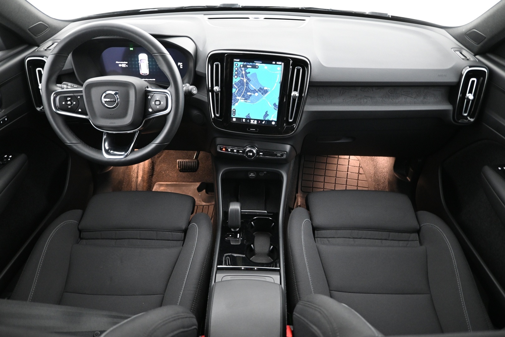 VOLVO XC40 2023