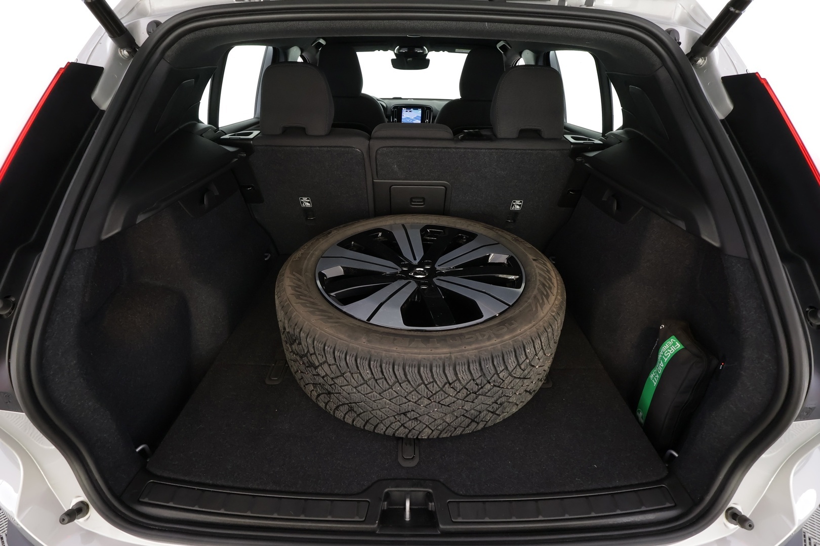 VOLVO XC40 2023