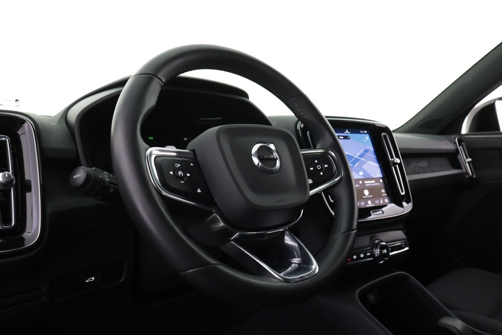 VOLVO XC40 2023