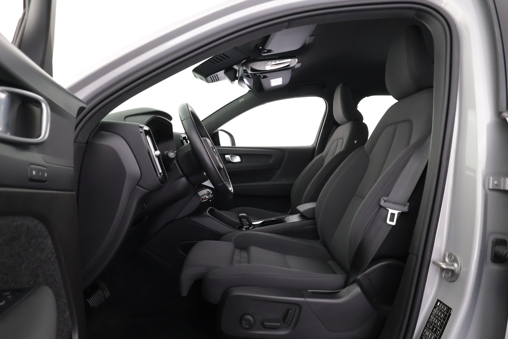 VOLVO XC40 2023