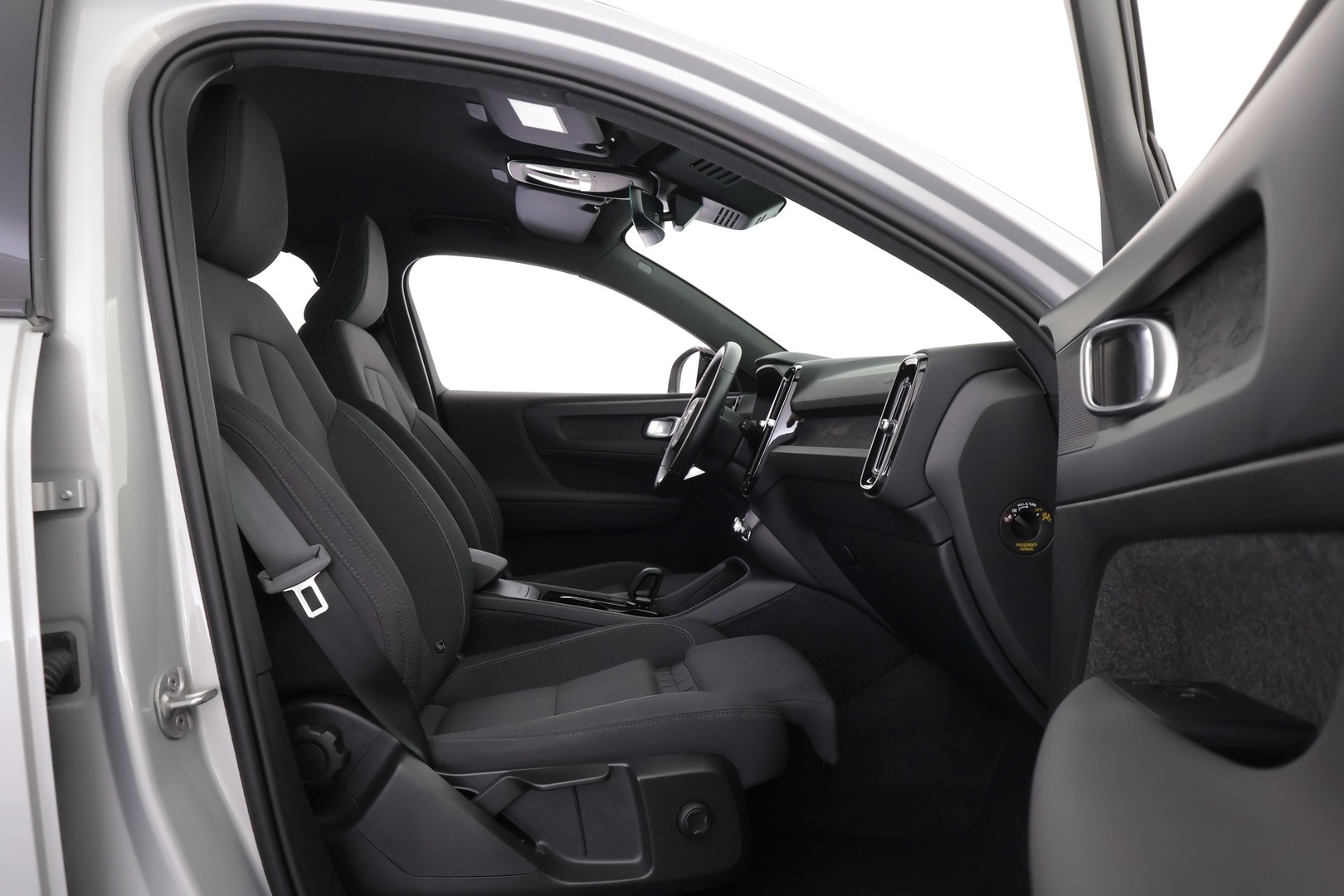 VOLVO XC40 2023