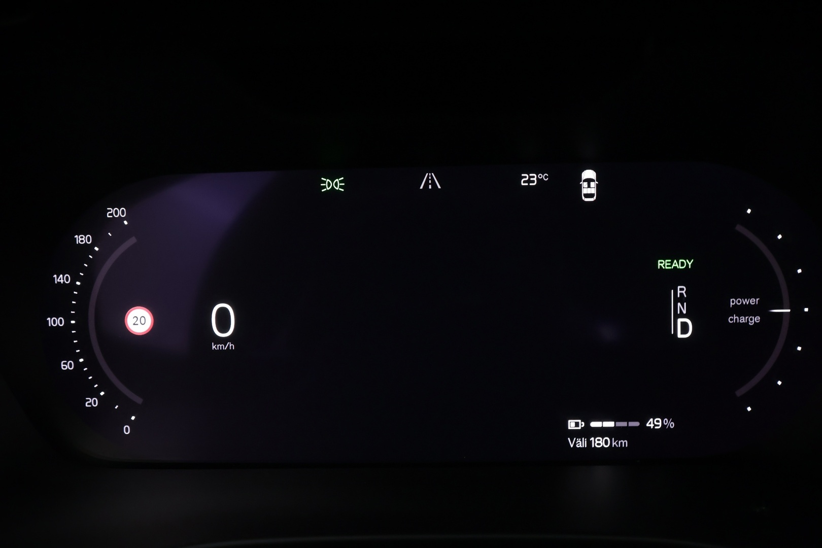 VOLVO XC40 2023