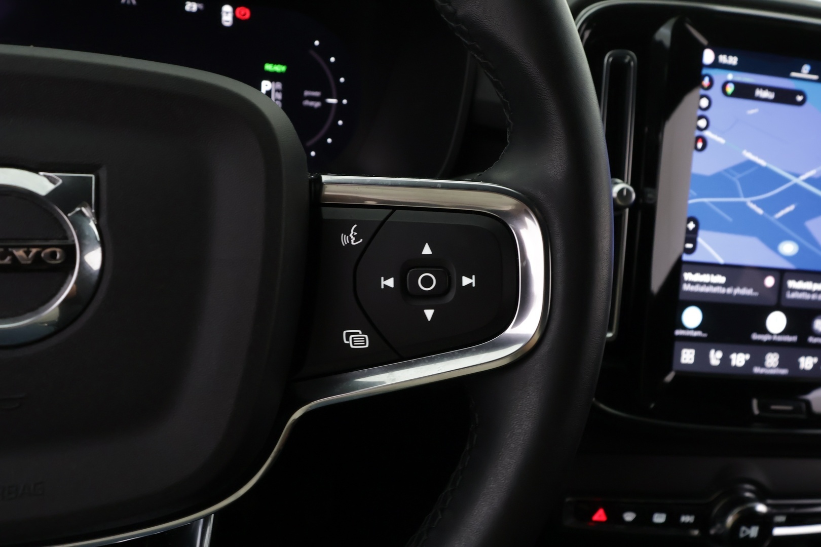 VOLVO XC40 2023