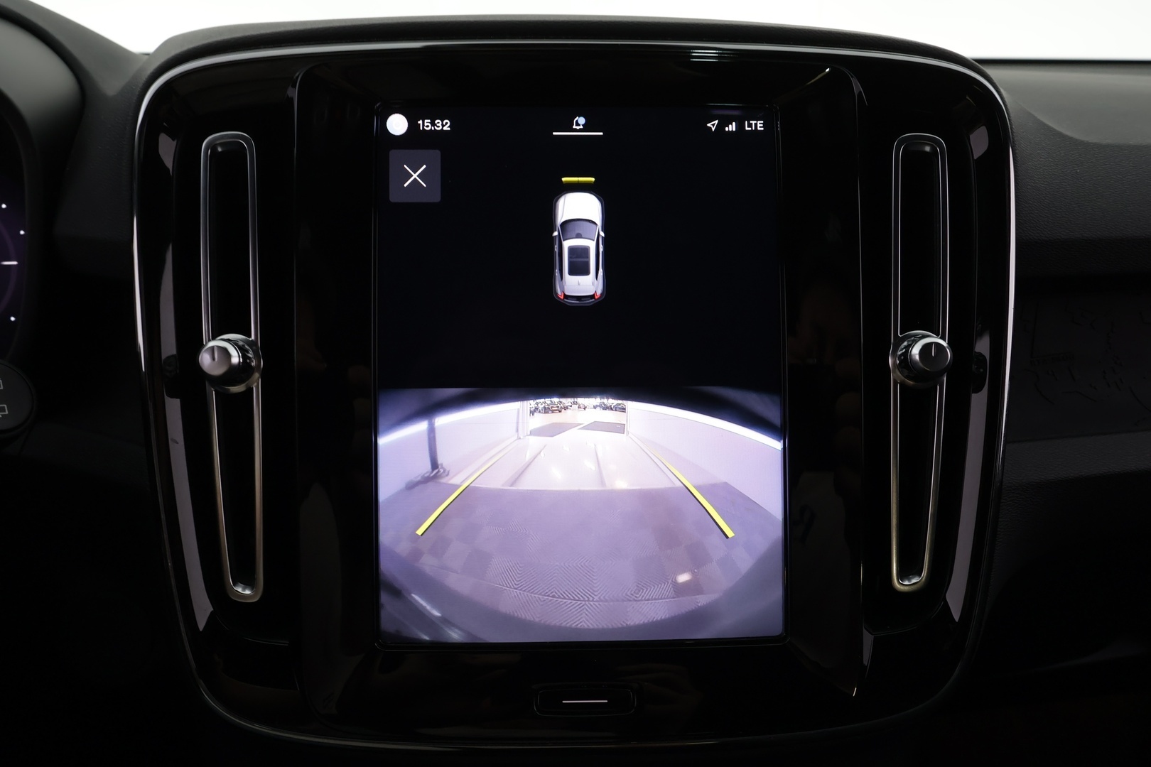 VOLVO XC40 2023