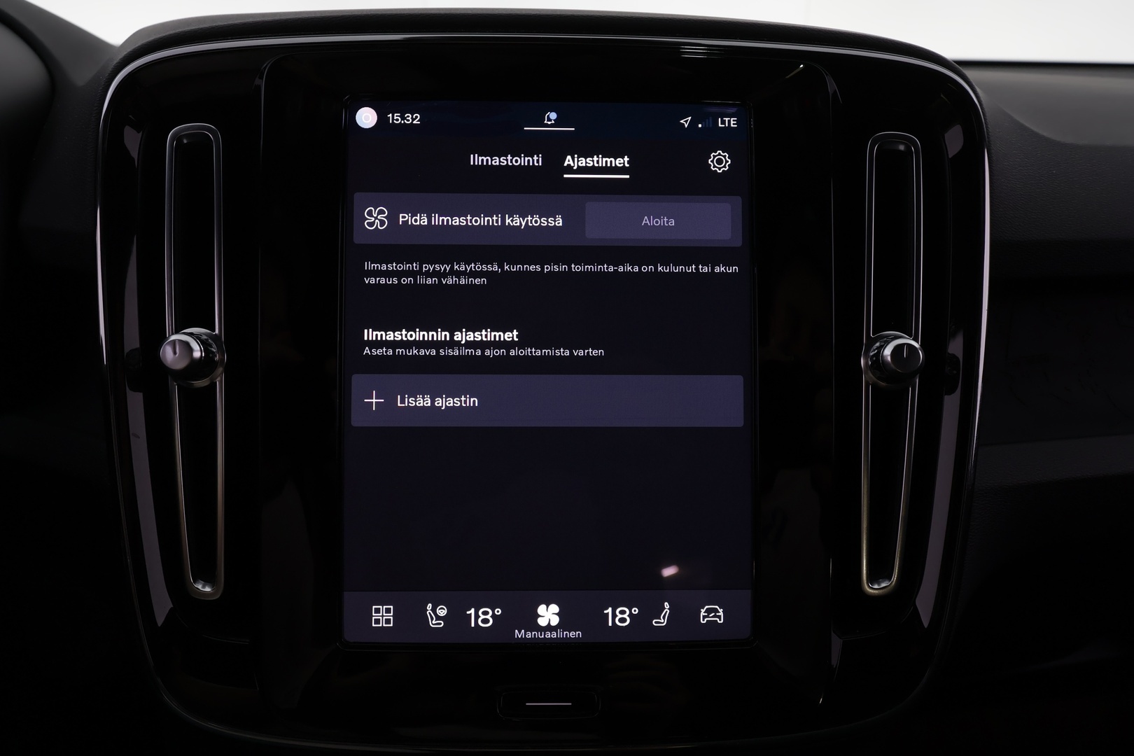 VOLVO XC40 2023