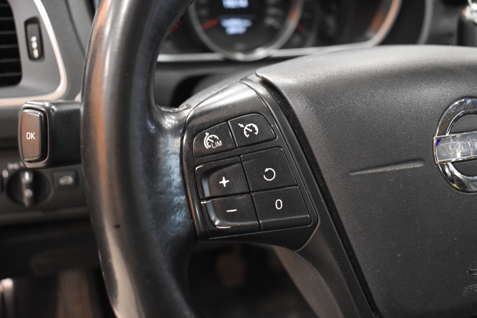VOLVO V40 Cross Country 2013