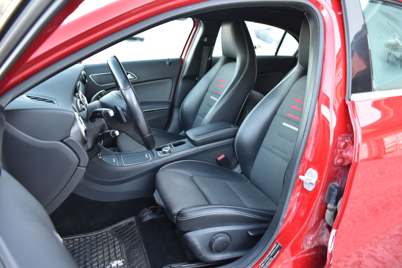 MERCEDES-BENZ A 2017