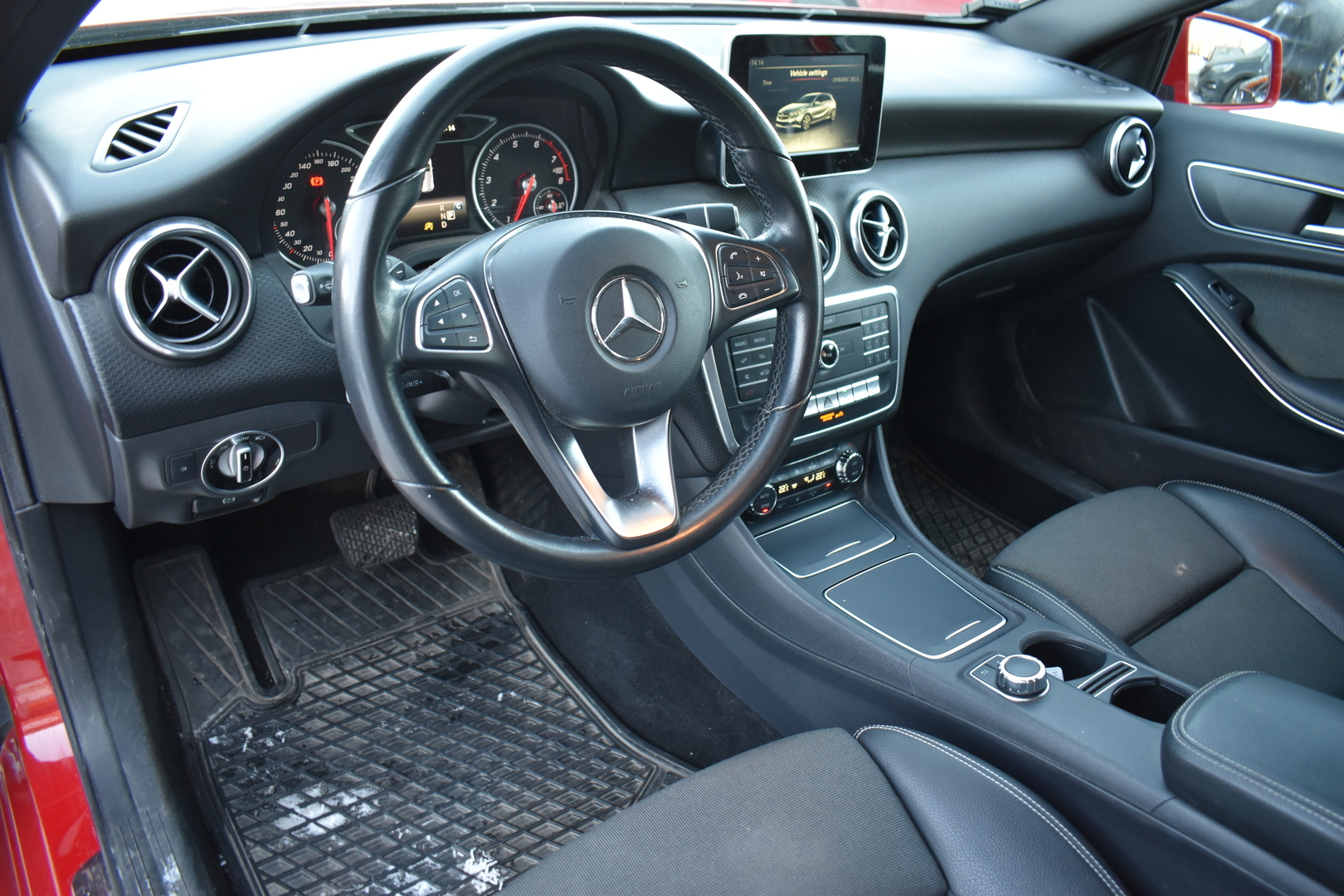 MERCEDES-BENZ A 2017