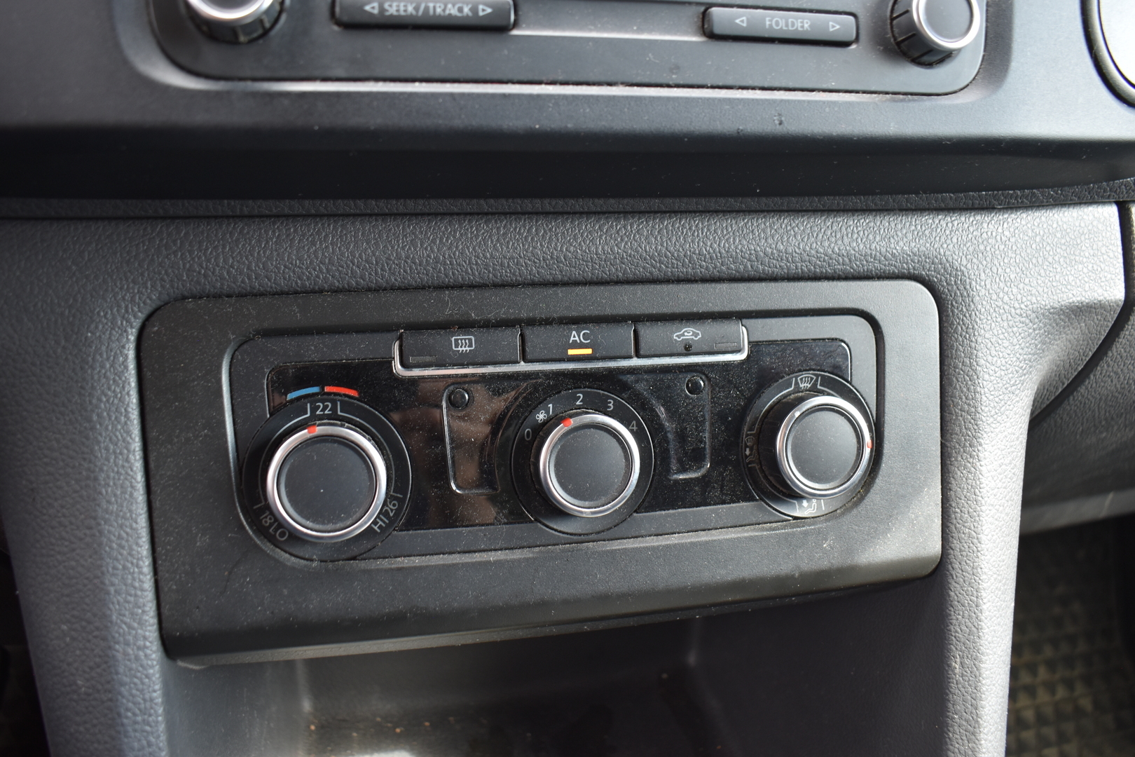 VOLKSWAGEN Amarok 2011