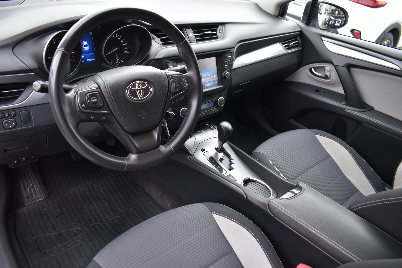 TOYOTA Avensis 2016
