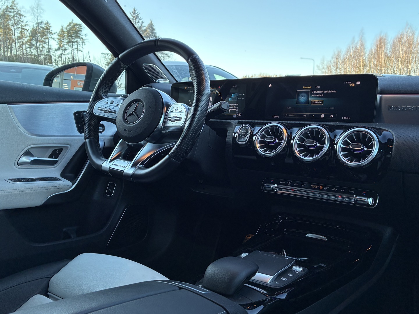 MERCEDES-BENZ A 35 AMG 2021